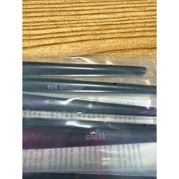 New Mary Kay Essential Brush Collection 5 Brushes Set Make Up Brush Bag Gift BTS - Picture 7 of 8